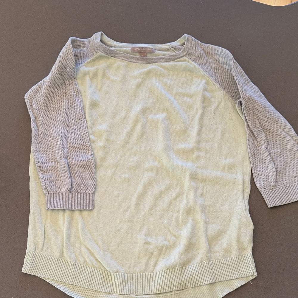 Banana Republic Crew Neck Sweater in Light Green and Heather Gray - small